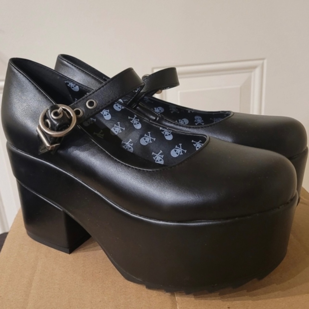 Dolls Kill LAMODA 4.25 Platforms Black Secret Garden Mary Jane Sz 7 Vegan L NEW!
